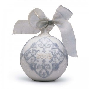 01018184 2005 Christmas Ball