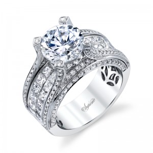 18K White Gold Exquisite Engagement Ring
