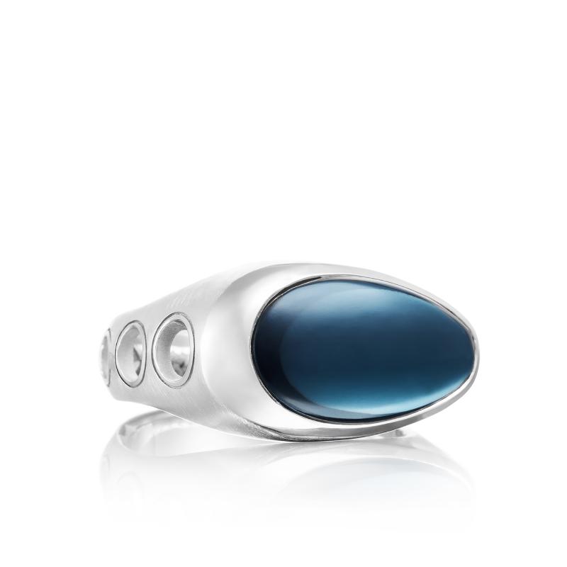 Gent's Sterling Silver Fashion Ring With One 9.70ct Oval Sky Blue Hematite